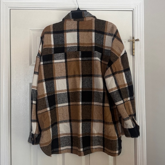 Women’s Plaid Flannel Button-Down Shacket - Picture 4 of 4
